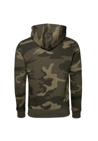 Kaptur w kamuflażu w odcieniach zieleni, brązu i beżu, z regulowanym kapturem i ściągaczami u rękawów. Gładki materiał o miękkiej fakturze.