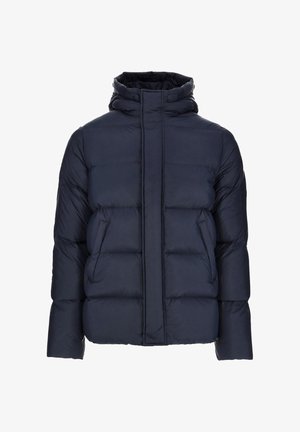 Veste d'hiver matelassée bleu marine avec col montant, fermeture éclair à l'avant dissimulée par un rabat, et poches latérales.