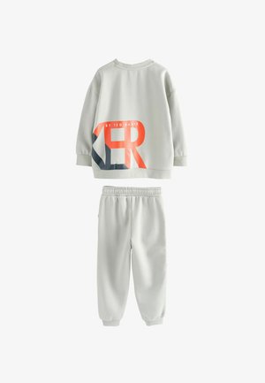 Baker by Ted Baker, REGULAR FIT - OVERSIZED LETTER GRAPHIC PRINT SWEATSHIRT AND JOGGERS SET . - Trainingsanzug - grey