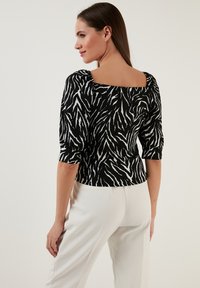LELA Slim Fit - Camicetta - striped black