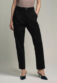 THE SET 2 PACK - REGULAR FIT - Chinos tipa bikses - black nude
