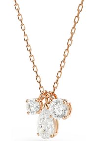 Rosesguld kæd necklaces med en dråbeformet og to runde briljantslebne diamant vedhæng.