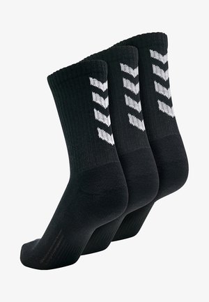 Schwarzes Baumwollsocken-Set mit geripptem Muster und drei weißen Chevron-Streifen an den Seiten. Standard Crew-Länge mit verstärkten Fersen.