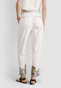 Pepe Jeans JAYDEN  - Pantaloni - mousse white