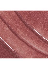 Gloss cosmétique rose scintillant pailleté étalé uniformément avec des reflets lumineux visibles et des reliefs de texture.