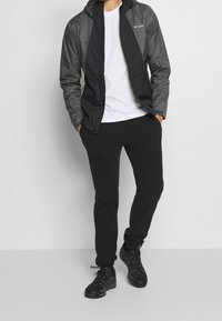 Columbia Chaqueta Hard shell - black