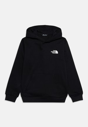 Μαύρο φούτερ με κουκούλα, εμπρόσθια τσέπη και λογότυπο "The North Face" στο αριστερό στήθος, εμφανίζεται σε απλό ανοιχτό φόντο.
