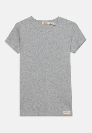 T-shirt à manches courtes, gris clair à côtes, col rond et petite étiquette de marque en tissu à l’ourlet et à l’intérieur du col.
