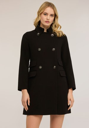 - Klasyczny płaszcz