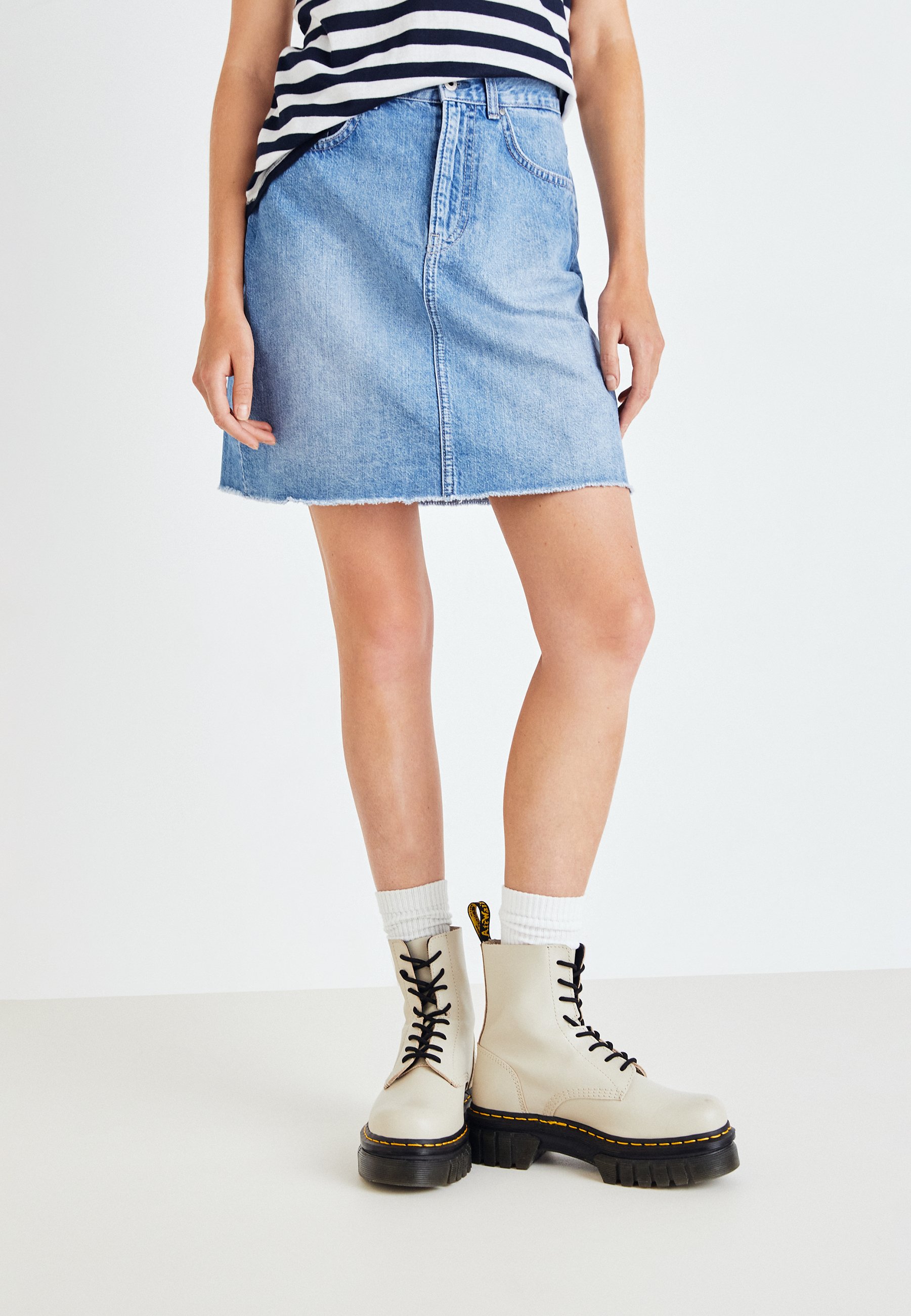 Minigonna Pepe Jeans HW In Denim Medio Rigido: Vita Alta, Autentico Look Jeans