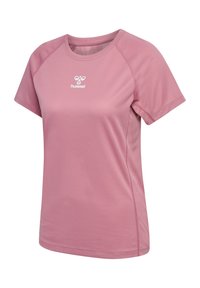 Lichtroze sport T-shirt, korte mouwen, ronde hals, gemaakt van ademende stof met een gestructureerde afwerking, met een klein wit logo op de borst.