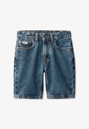 Pantalones cortos de mezclilla azul con bolsillos delanteros, cierre de botones, trabillas para el cinturón y una pequeña etiqueta de Calvin Klein en el bolsillo derecho.