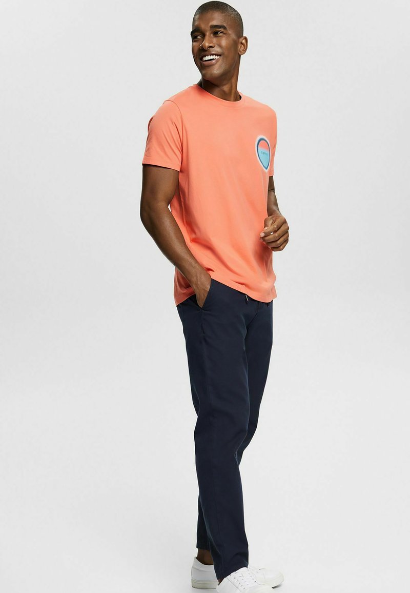 Herren T-Shirts basic | Esprit T-Shirt print coral/lachs - QN42495 Herren T-Shirts basic | Esprit T-Shirt print coral/lachs - QN42495