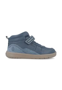Zapatillas altas de cuero y ante azul suave, con una tira de Velcro, diseño texturizado y suela de goma en color marrón.
