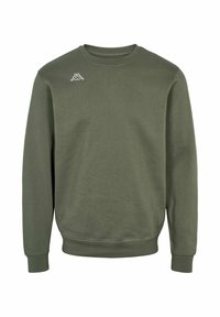 Olivengrønn crewneck genser med lange ermer og en liten hvit logo øverst på venstre bryst.