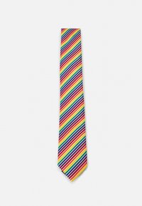 Gravata listrada colorida com listras diagonais em vermelho, amarelo, verde, azul e roxo sobre um fundo sólido. Feita de tecido suave.