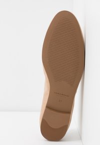 Vagabond Derbies - tan