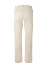 Pantalons beiges à jambe droite avec passants de ceinture et deux poches passepoilées au dos, présentés de dos sur un fond blanc.