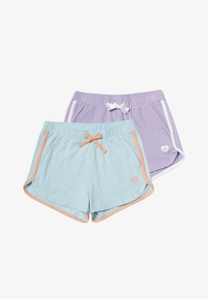 Lilaht hukset ja pastellivärviline tie-dye t-särk, millel on punastes sädelevates tähtedes kirjutatud "WOW". T-särgil on lühikesed varrukad, huksetel on nööriga talje ja südame logo.