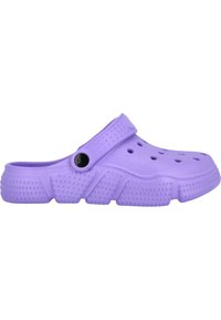 Lila Clogs aus leichtem Schaumstoff mit Belüftungslöchern, strukturiertem Boden, verstellbarem Riemen und glatter Oberfläche.
