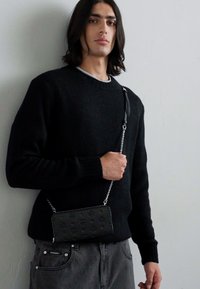 MCM AREN ZIPPED WALLET LARGE - Borsa a tracolla - black