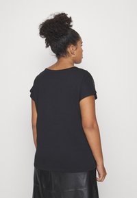 ONLY Carmakoma CARLULA O NECK RHINESTONE - Tričko s potlačou - black