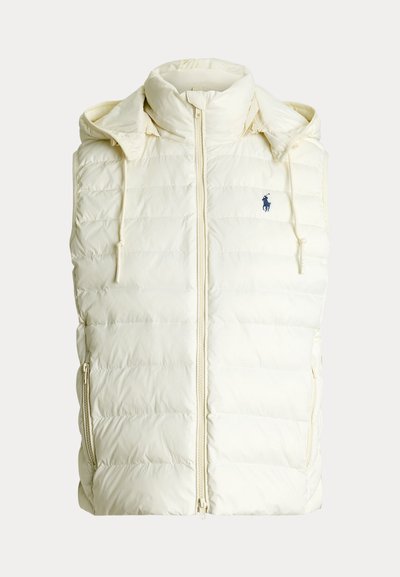 Kremfarget quiltet ermeløs boblevest med høy krage, avtakbar hette med snorer, frontglidelås og liten brodert logo på brystet.
