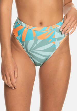 Högmidjad bikinitrosa i ljusblått med abstrakta bladmönster i teal och orange. Slät yta med elastiskt midjeband.