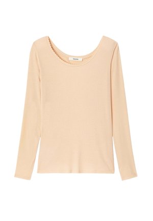 Haut beige à manches longues en maille côtelée avec encolure ronde festonnée, tissu doux et ourlet droit.