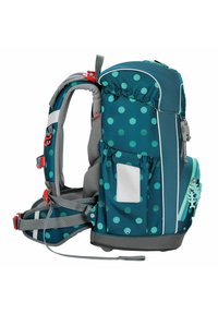 Sac à dos turquoise avec de grands pois verts, des sangles grises, des poches latérales et un compartiment zippé. Doté de boucles de libération rapide et d'accents réfléchissants.