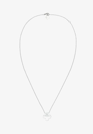 Hopeinen kaulaketju, jossa pieni pyöreä neliapilan riipus ja papukaijalukko.