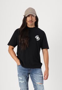 Guess BANDANA APPLI - Triko s potiskem - jet black