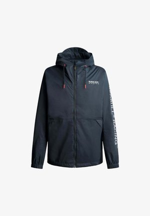 Námořnická větrovka se zipem vpředu, elastickými manžetami, dvěma předními kapsami a kontrastními červenými tkaničkami. Obsahuje logo "Red Bull Racing".