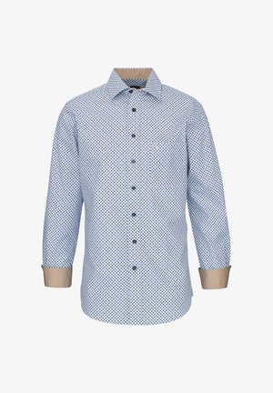 Camicia azzurro chiaro a maniche lunghe con bottoni, motivo a diamante blu scuro, colletto interno e polsini beige, e bottoni scuri lungo il davanti.
