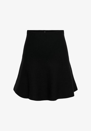 Czarna spódnica w kształcie litery A z rozszerzanym dołem, prostym paskiem w talii i gładką teksturą materiału, wyeksponowana na białym tle.