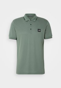 REGULAR FIT IN MERCERIZED WITH LOGO PATCH - Polo - moss green