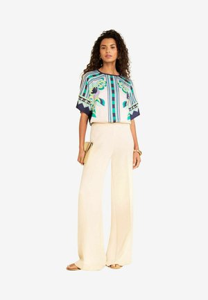 Love & Roses, REGULAR FIT - BATWING SATIN FRONT JERSEY T-SHIRT - Tričko s potlačou - navy and ivory abstract print