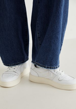 Sneakers - white
