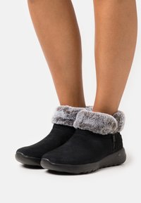 Skechers Wide Fit - ON THE GO JOY - Winter boots - black/grey Thumbnail Image 1