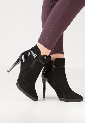 Enkellaarsjes met hoge hak - black