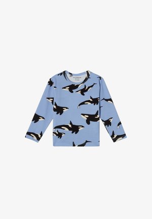 Blaues Langarmshirt aus weichem Stoff, mit einem Muster von schwarz-weißen Orcas auf der Oberfläche. Rundhalsausschnitt, lässige Passform.