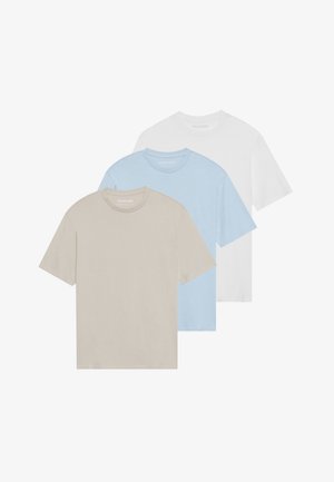 Trys trumpų rankovių marškiniai bežinės, šviesiai mėlynos ir baltos spalvos. Pagaminti iš minkštos medvilnės, turi klasikę apvalią kaklo iškirptę ir laisvą siluetą.