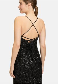 Schwarzes Pailletten-Abendkleid mit enganliegender Silhouette. Mit schmalen, gekreuzten Trägern und einem schnürbaren Rücken für eine verstellbare Passform.