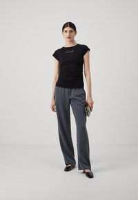 KARL LAGERFELD RHINESTONE FASHION  - Potiskana majica - black