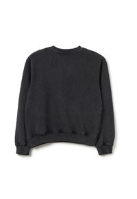 Sudadera de algodón negra con mangas largas, cuello redondo y puños y dobladillo acanalados. La tela tiene una apariencia suave y texturizada.