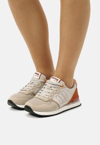 mtng DEPORTIVAS - Zapatillas - copper