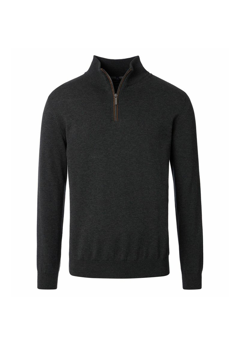 Dunkelgrauer Langarmpullover mit einem Viertelreißverschluss und hohem Kragen, gerippten Bündchen und Saum, auf einem weißen Hintergrund präsentiert.