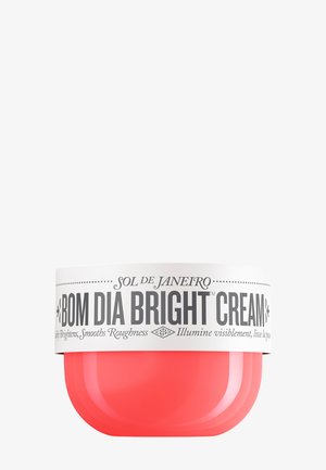 Rød og hvid krukke med Sol de Janeiro Bom Dia Bright Cream, et hudplejeprodukt til at lysne og udjævne hudens tekstur.