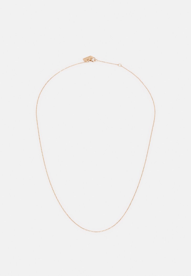 Colar de corrente em tom de ouro com um design delicado e fino, apresentando um fecho e comprimento ajustável para um uso versátil.