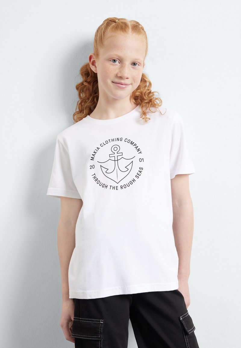 Camiseta de algodón blanca de manga corta, con un gráfico de ancla negra y texto en un diseño circular. El diseño incluye un tema náutico.